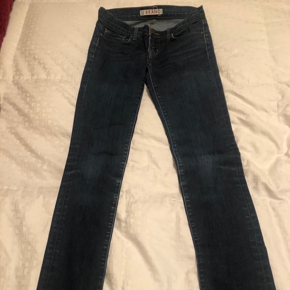 J Brand | 811 Mid-Rise Skinny in Dark Wash size 26 - Picture 2 of 6